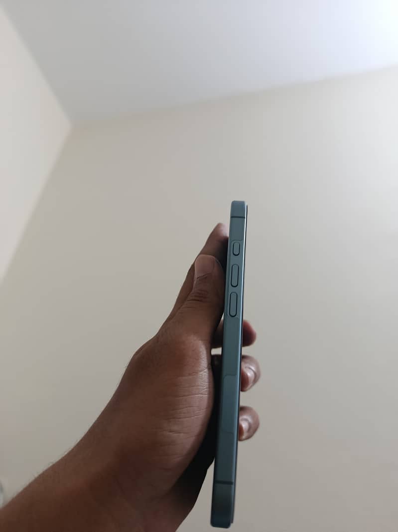 Apple iPhone 16 2