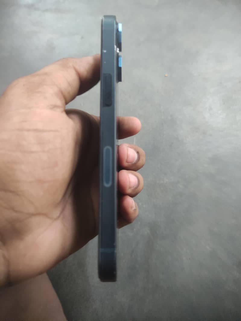 Apple iPhone 13 1
