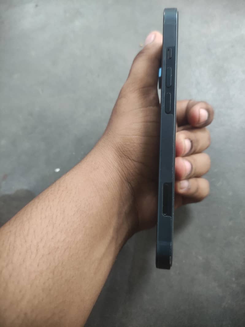 Apple iPhone 13 2