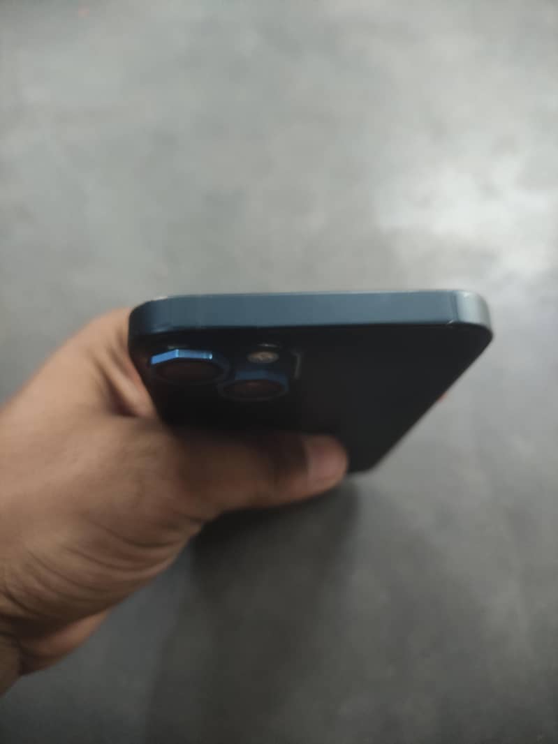Apple iPhone 13 3