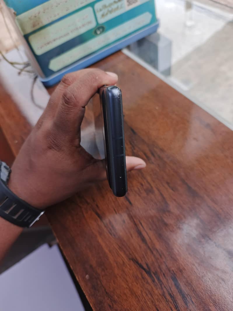 Google Pixel 7a 5