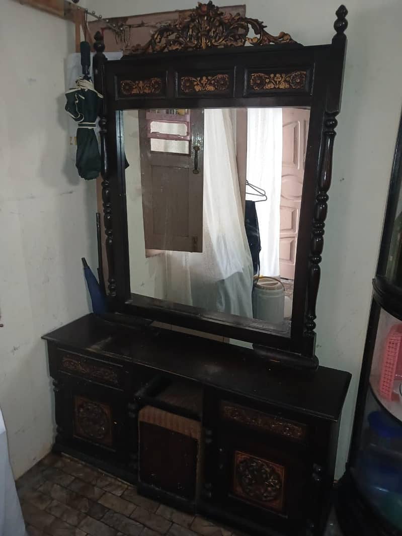 Second-Hand Dressing Table with Showcase – Good Condition 0