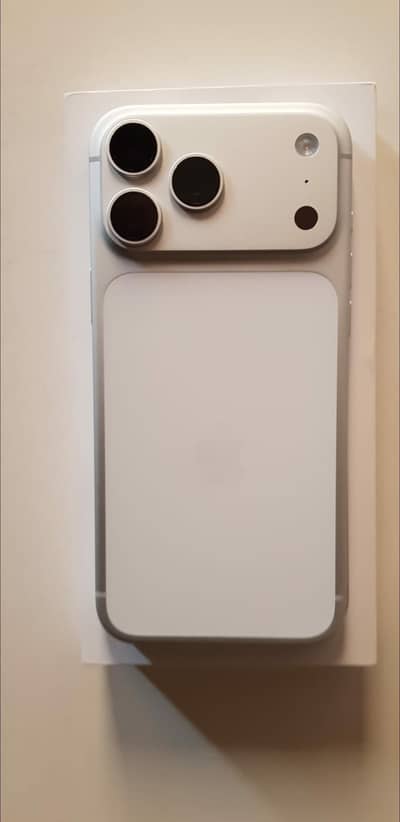 Brand New 1 TB Apple iPhone 17 Pro Max US Version (A3257)