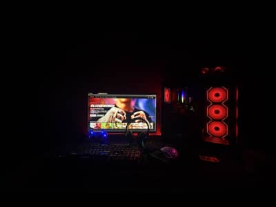 I’m selling my Thunder Nova ATX Gaming Case with 4 Infinity Fans.