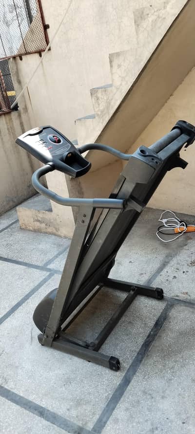 electric tread mill 10/8 in good working condition