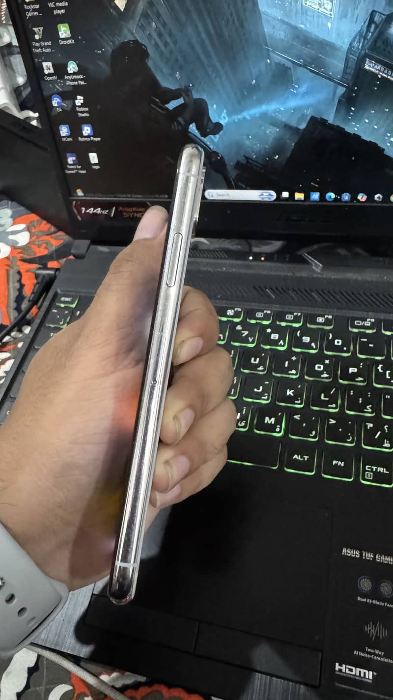 Apple iPhone X 4