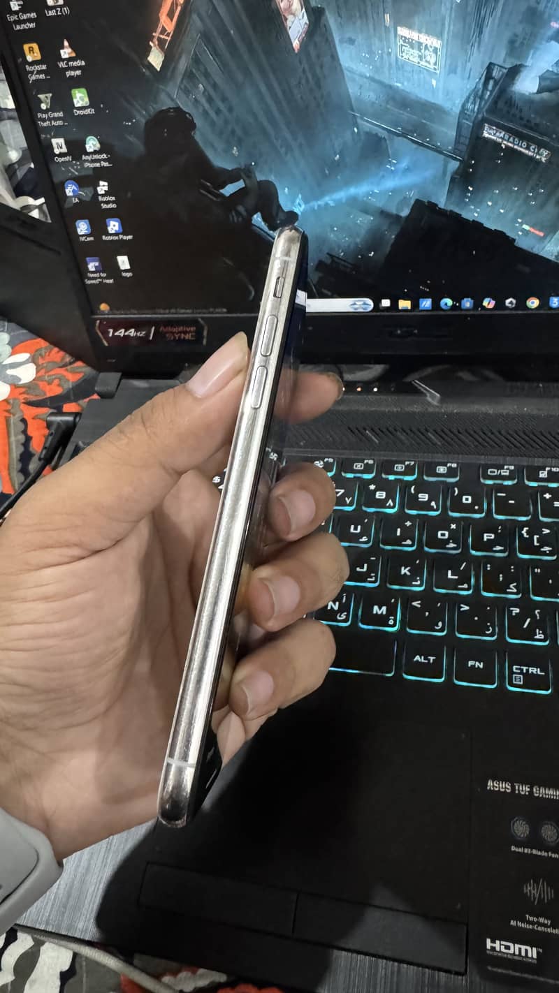 Apple iPhone X 5