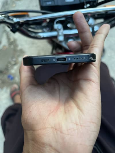 Apple iPhone 16