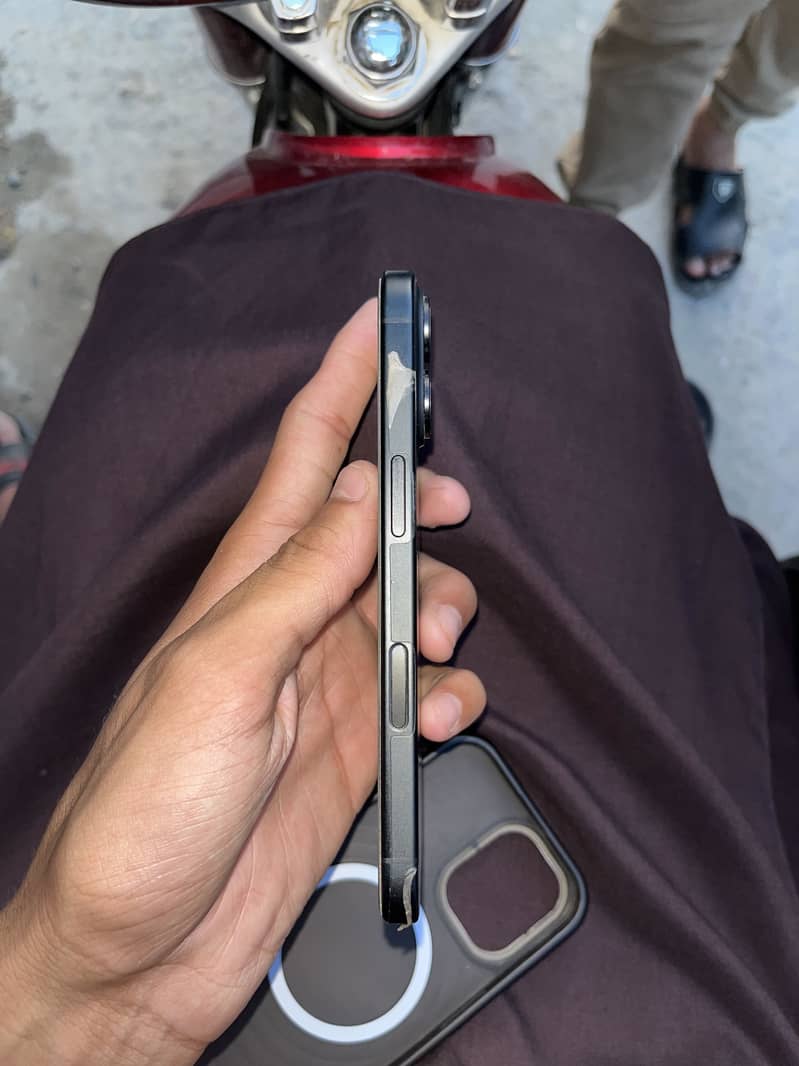 Apple iPhone 16 1