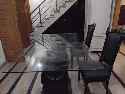 6 seater solid wood dinning table set with glass on top good condition