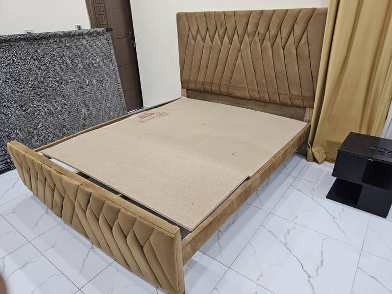 Queen Size Bed 3