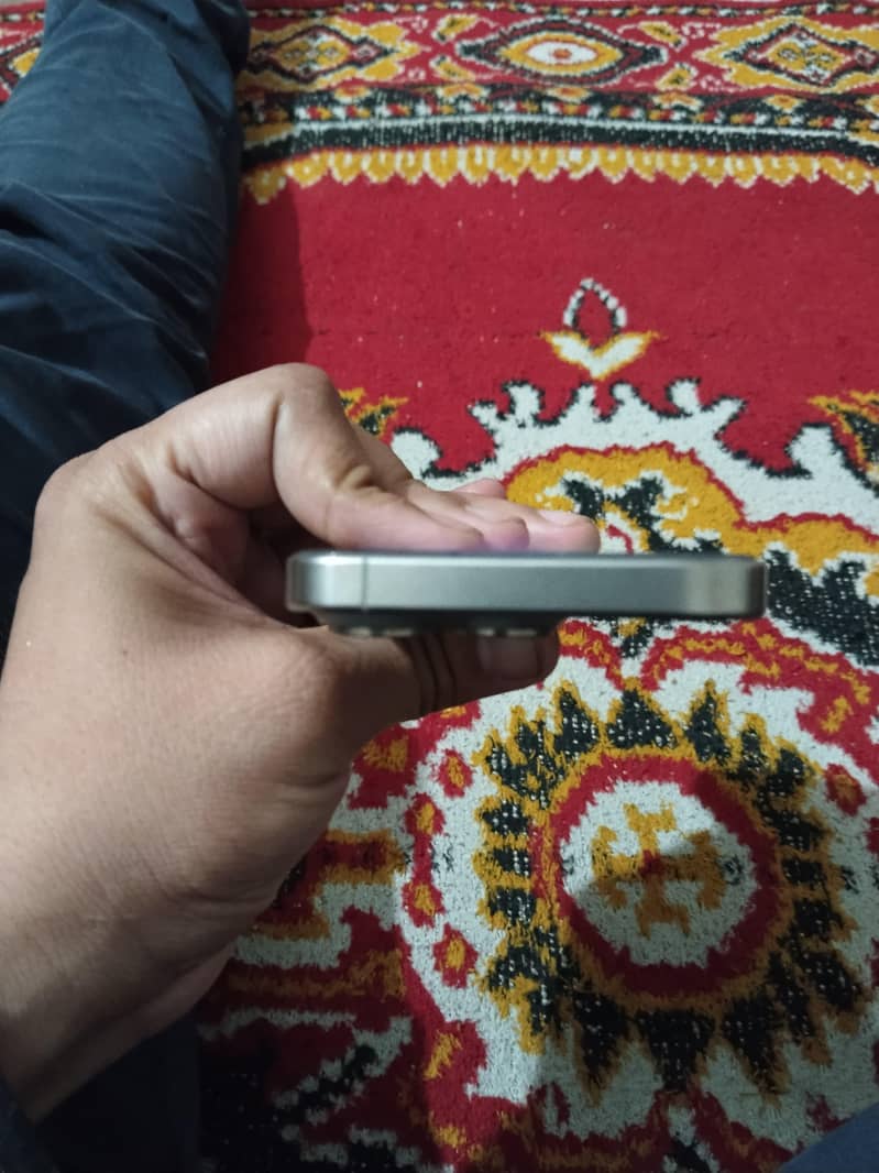 Apple iPhone 15 Pro 3