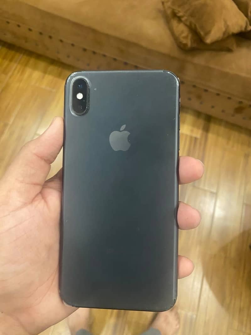 Apple iPhone XS Max 1