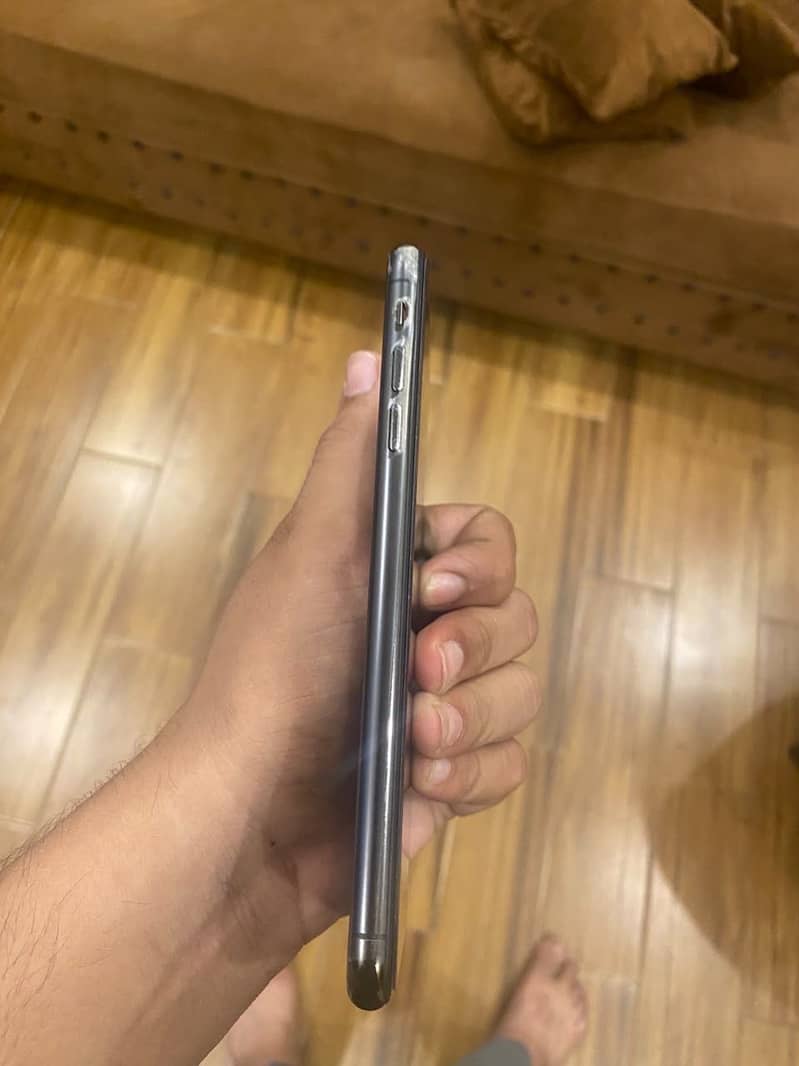 Apple iPhone XS Max 3