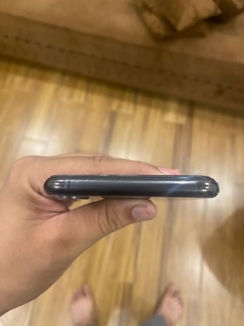 Apple iPhone XS Max 4
