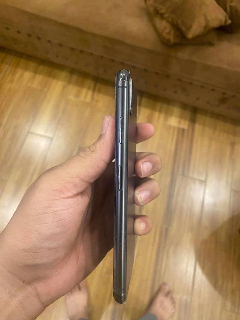 Apple iPhone XS Max 5