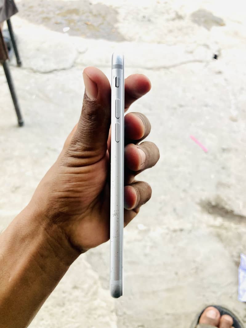 Apple iPhone 7 0