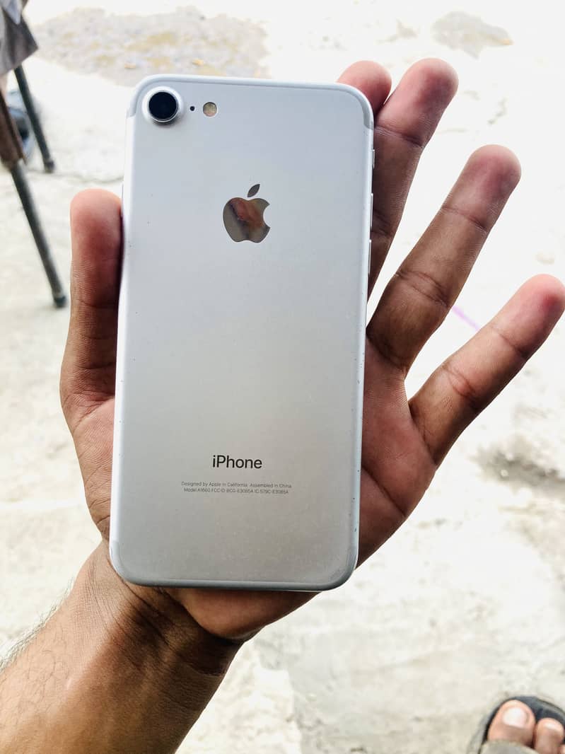 Apple iPhone 7 1