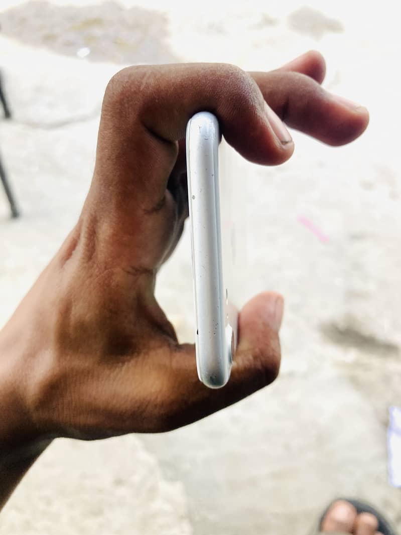 Apple iPhone 7 4