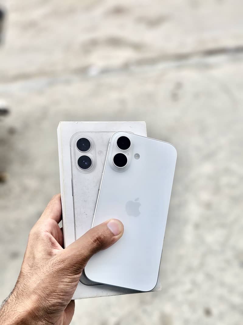 Apple iPhone 16. 1