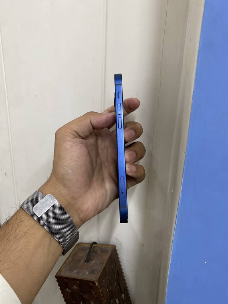 Apple iPhone 12 2