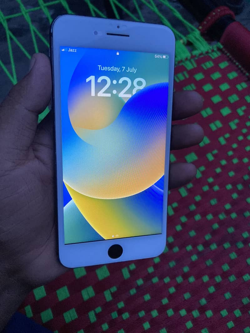 Apple iPhone 8 Plus 0