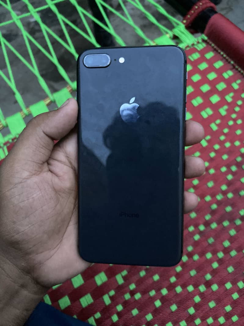 Apple iPhone 8 Plus 1