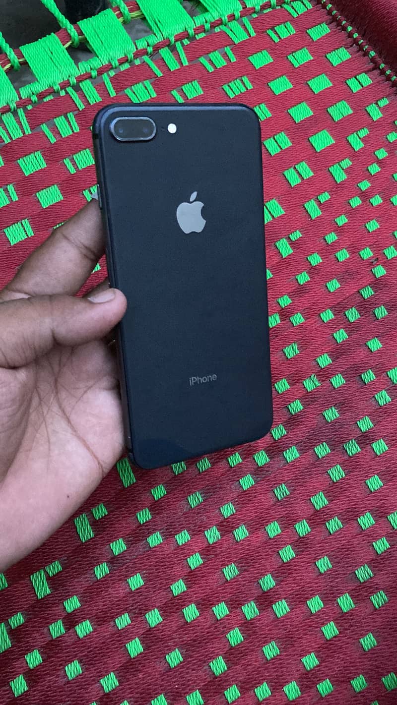 Apple iPhone 8 Plus 7