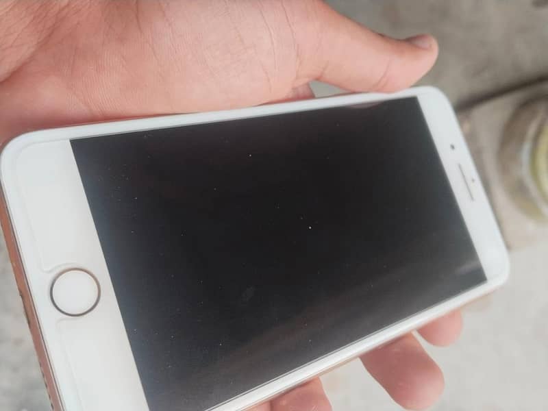 Apple iPhone 8 Plus 1