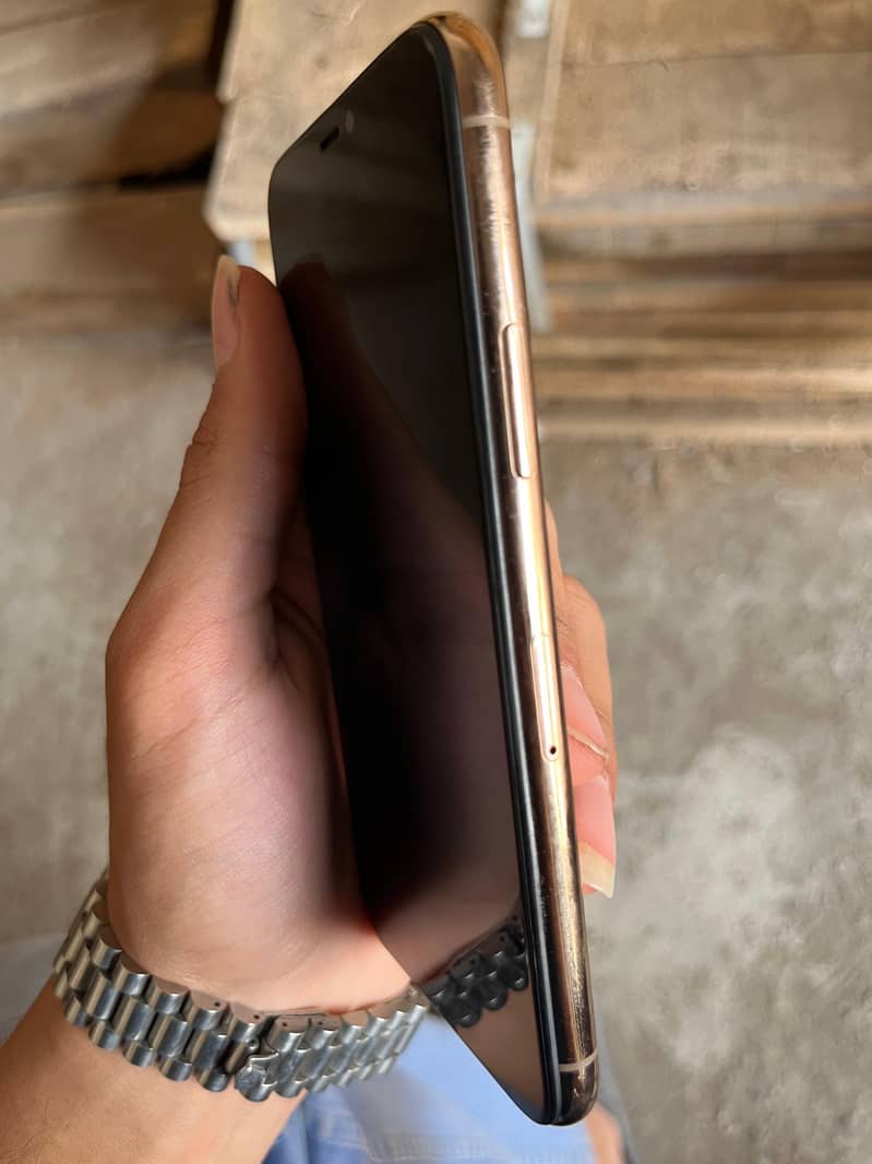 Apple iPhone 11 Pro 1