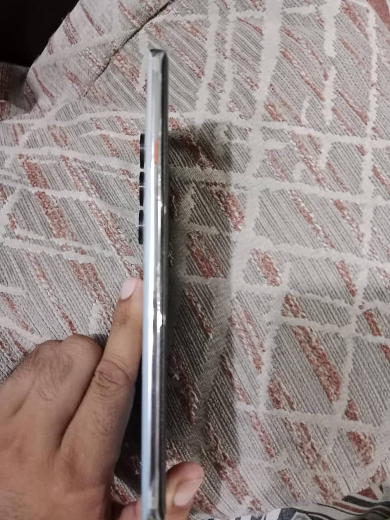 Tecno CAMON 40 Pro 0