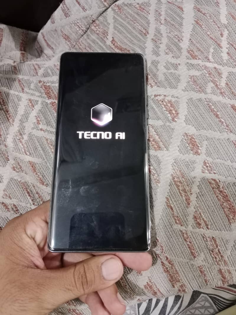 Tecno CAMON 40 Pro 1