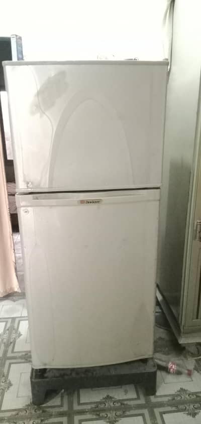 Dawlance Fridge for sale in good condition genuine gas no repair