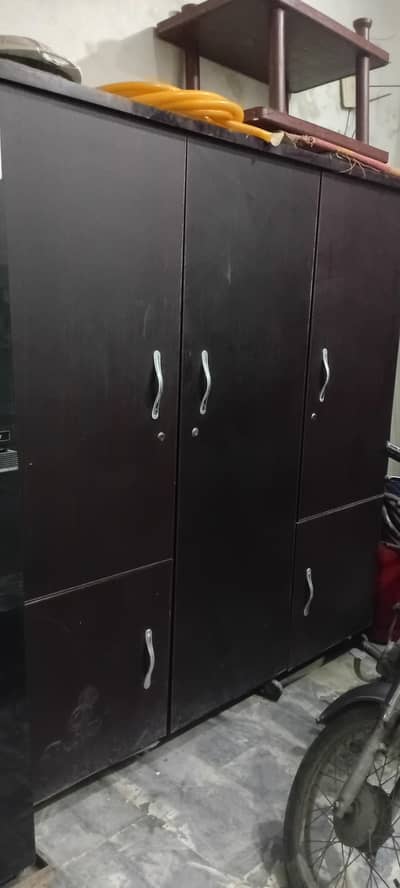 Title: Used Wooden Almari – 10/9 Condition | Strong & Durable