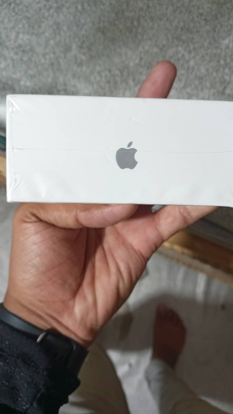 Apple 4
