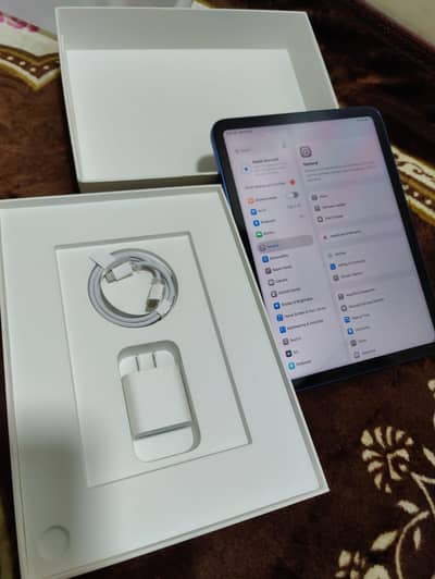 Ipad A16 11th gen 128gb 10/10 condition complete box