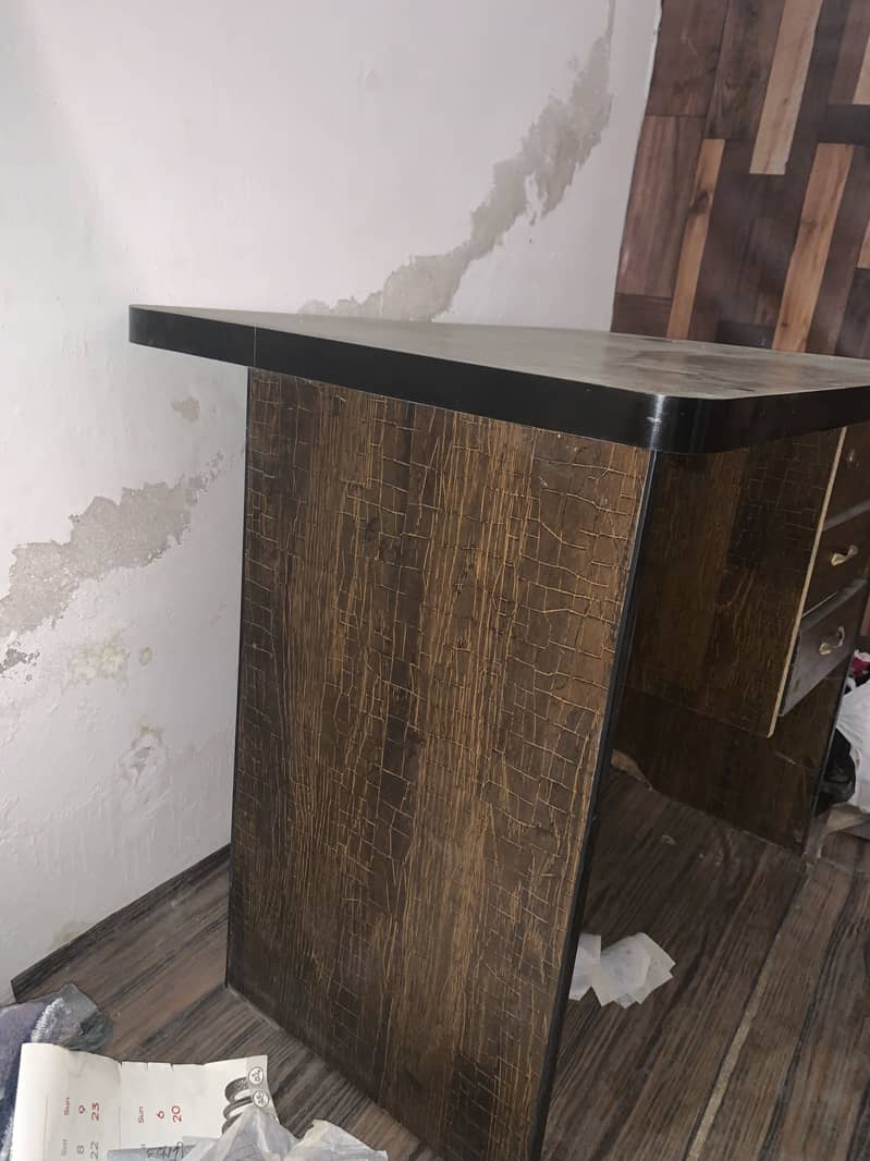HEAVY QUALITY TABLE 3