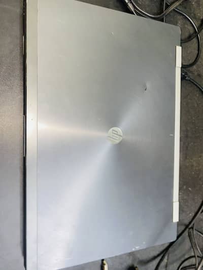 Elite book HP 10/10 charger/mouse free