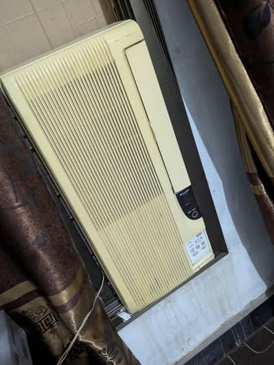 Window Ac with voltage stabilizer