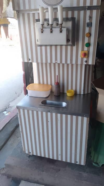 16 chamber commercial Soft Ice Cream ,Machine Only 2 Months Used , Lik