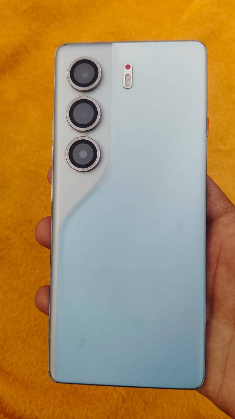 Tecno CAMON 40 Pro 0
