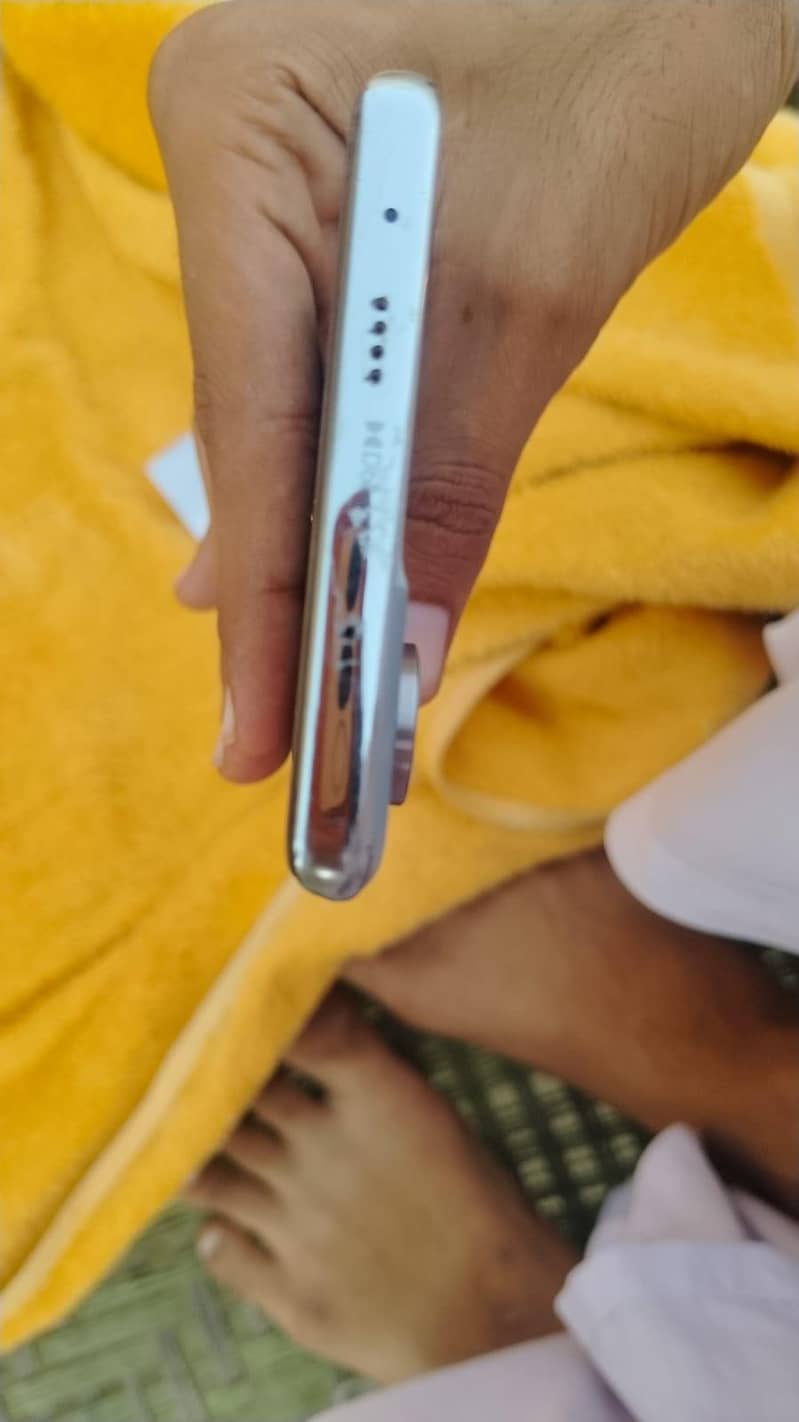 Tecno CAMON 40 Pro 1