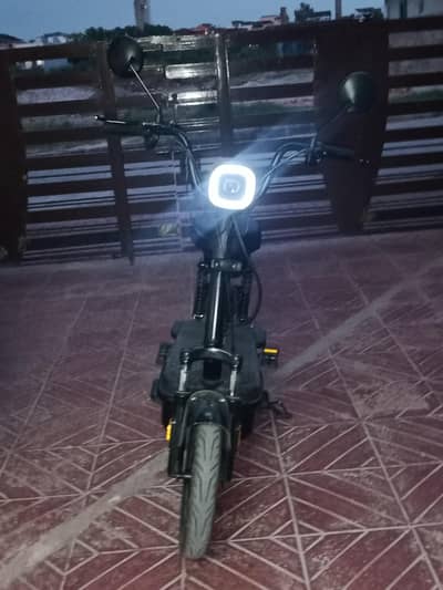 Evee Flipper Electric Scooter | Purchased 9 June | 750km | 03319556601