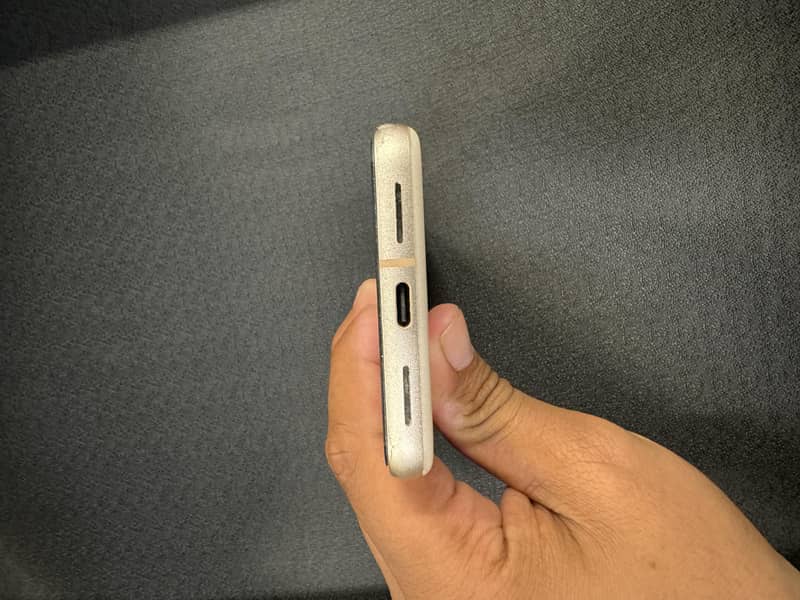 Google Pixel 8 4