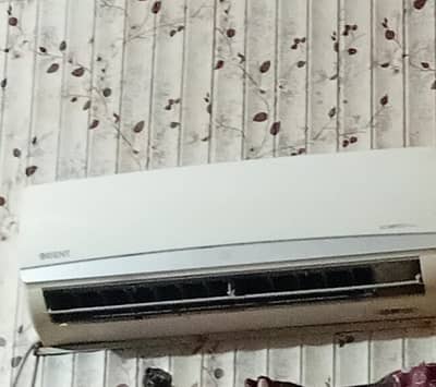 Orient Split Ac 1 ton neat condition