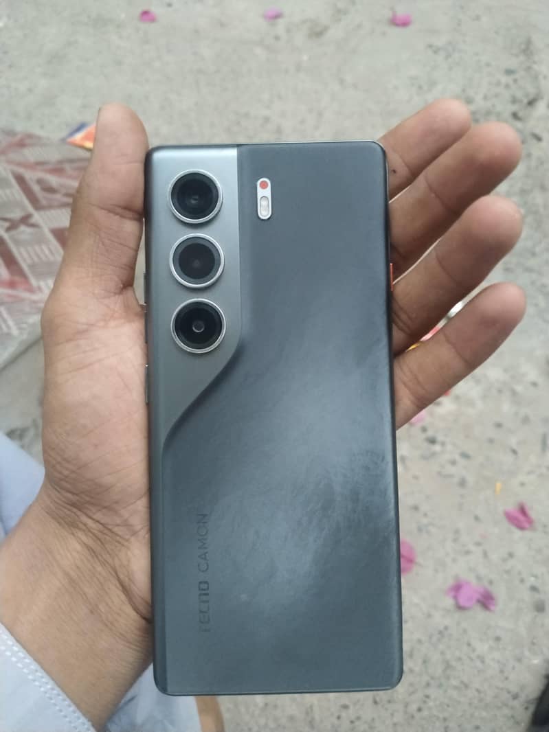 Tecno CAMON 40 Pro 0