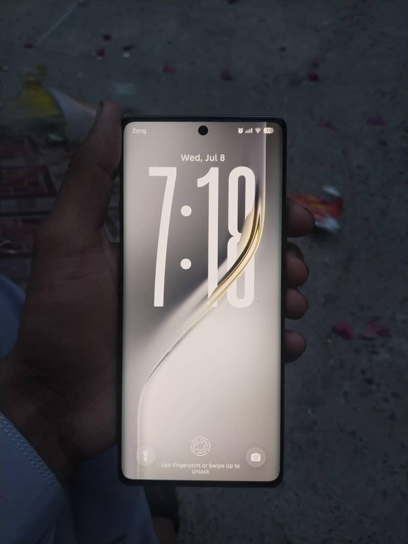 Tecno CAMON 40 Pro 1