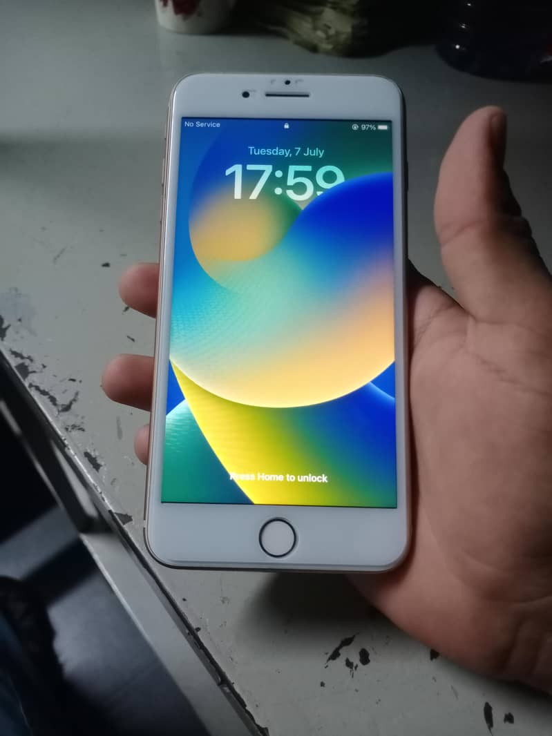Apple iPhone 8 Plus 0