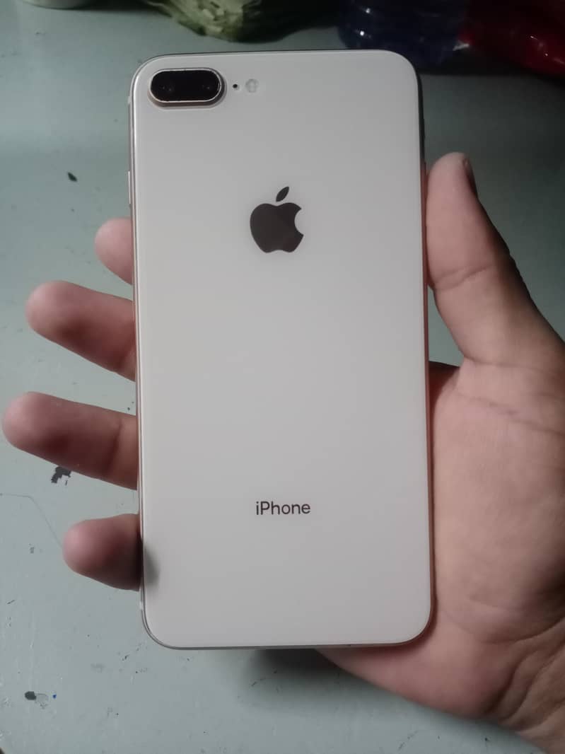 Apple iPhone 8 Plus 3