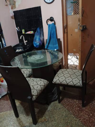 dining table with a 4 chair